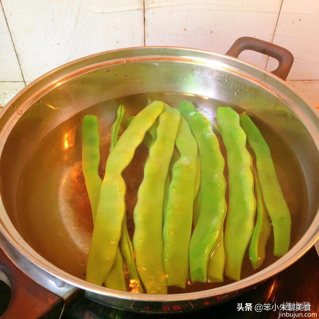 酱肉爆炒长芸豆，酱香豆清香齿颊留香！早饭就做这道菜