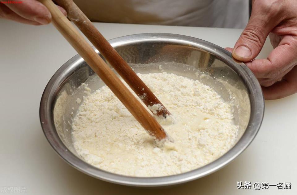 在家蒸馒头，开水上锅和“冷水蒸”有啥区别？这才是正确的做法