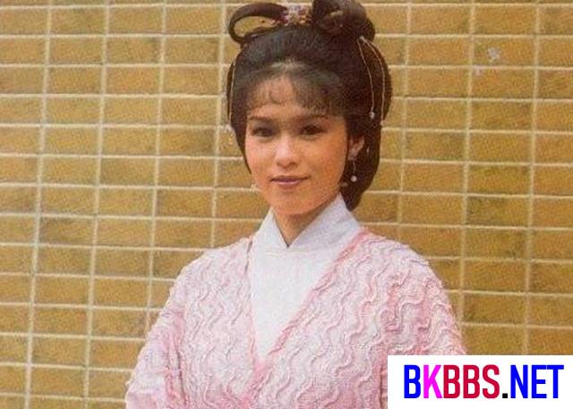 凭《楚留香》出道，演戏13年不红，30年前嫁给了“郭靖”！