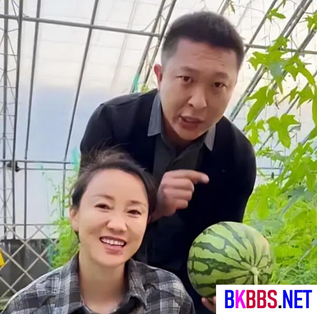 80后山东夫妻， 放弃5万月薪， 回村种菜， 一天卖了120万， 凭啥？