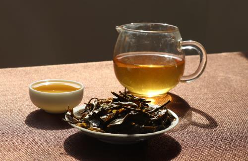 红茶、绿茶到底喝哪种茶最养胃？天天喝茶水，你未必喝对