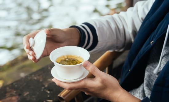 女性喝茶好处多但要喝对才养生 女人喝茶时要注意什么