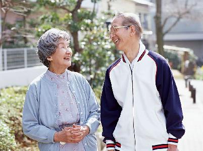 老年人“高楼综合征”如何调节？要增加人际交往