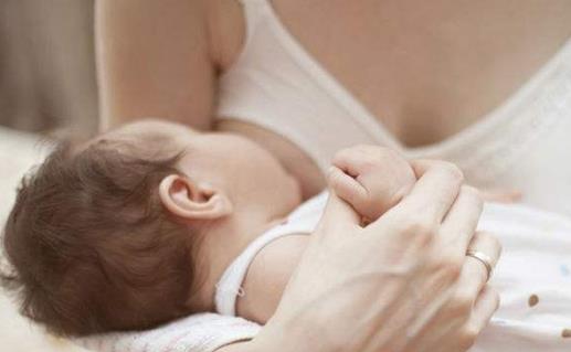 生病就不能喂奶？这5个母乳误区你知道吗