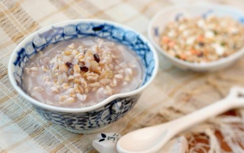 糖尿病喝粥升糖还是降糖 糖尿病人夏季最佳补水饮食