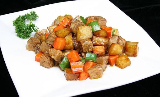 土豆烧牛肉怎么做？