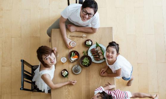 孩子总是不好好吃饭 从孩子的角度出发建立规律的饮食习惯