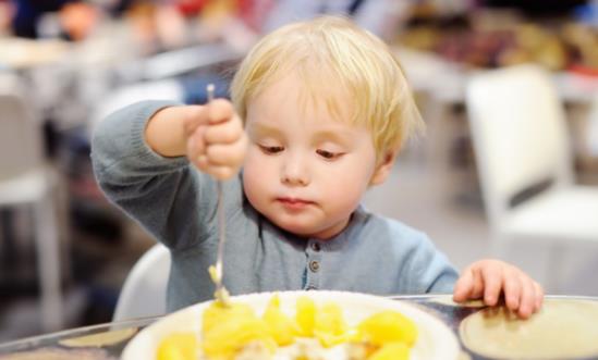 患上小儿厌食症是什么原因 缓解宝宝厌食症需讲求方式方法