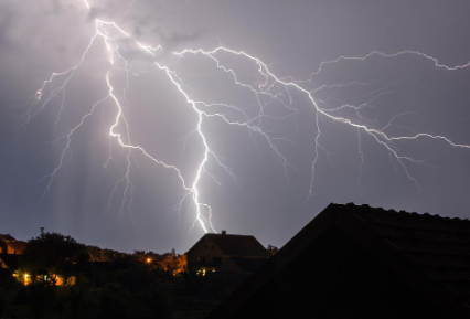 雷电天气怎么保护自己1