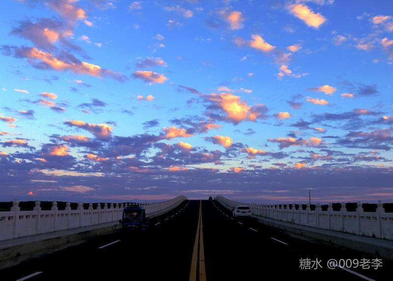 密山市东南中俄边境，有这么一个湖，景色浑然天成