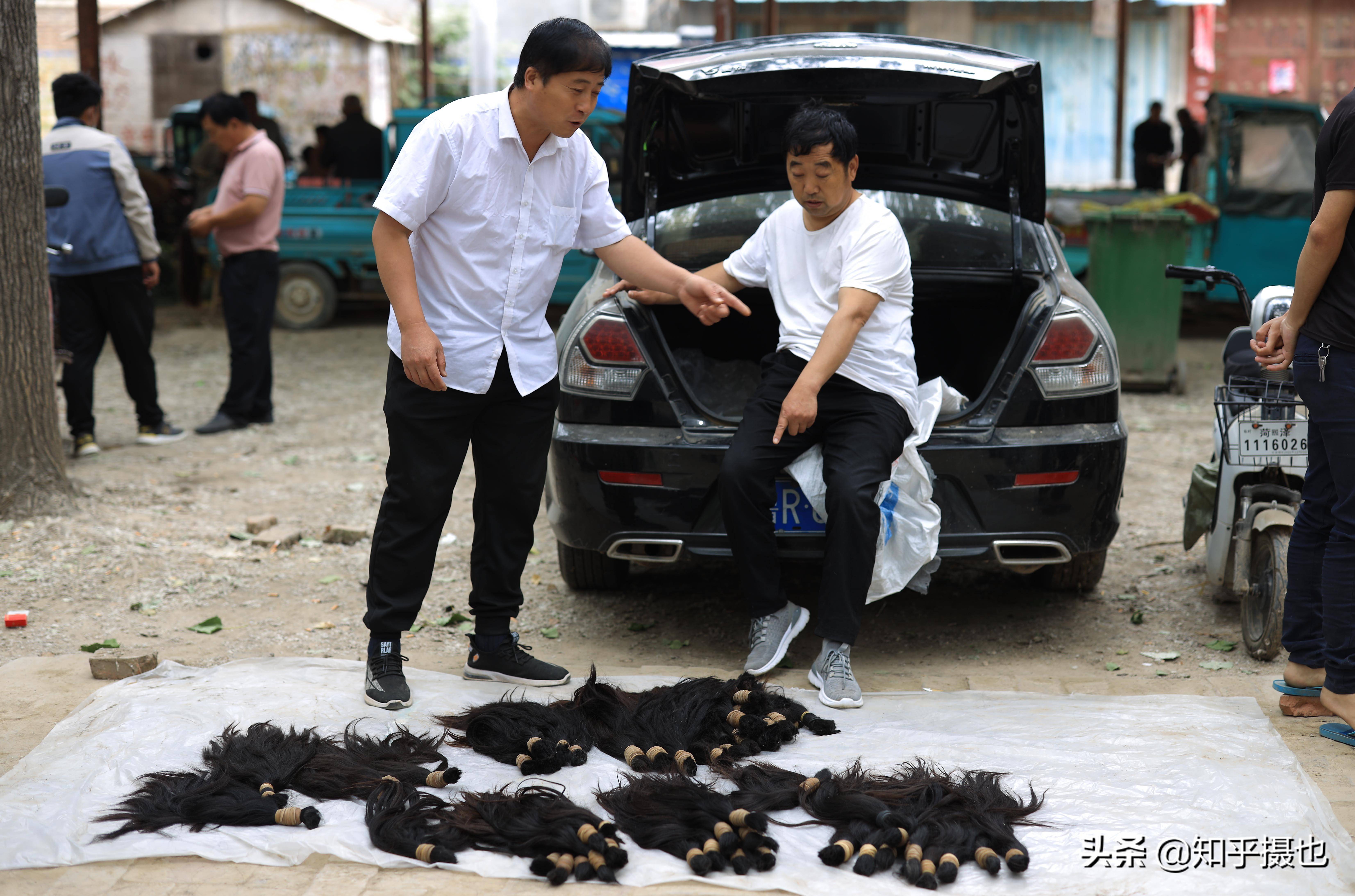 “中国发都”鄄城，最原始的地摊式买卖，简单直接效率快