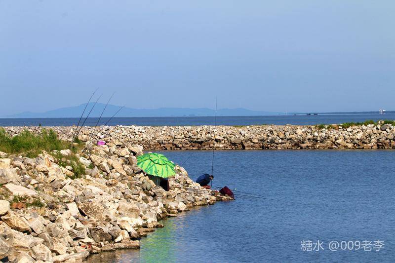 密山市东南中俄边境，有这么一个湖，景色浑然天成