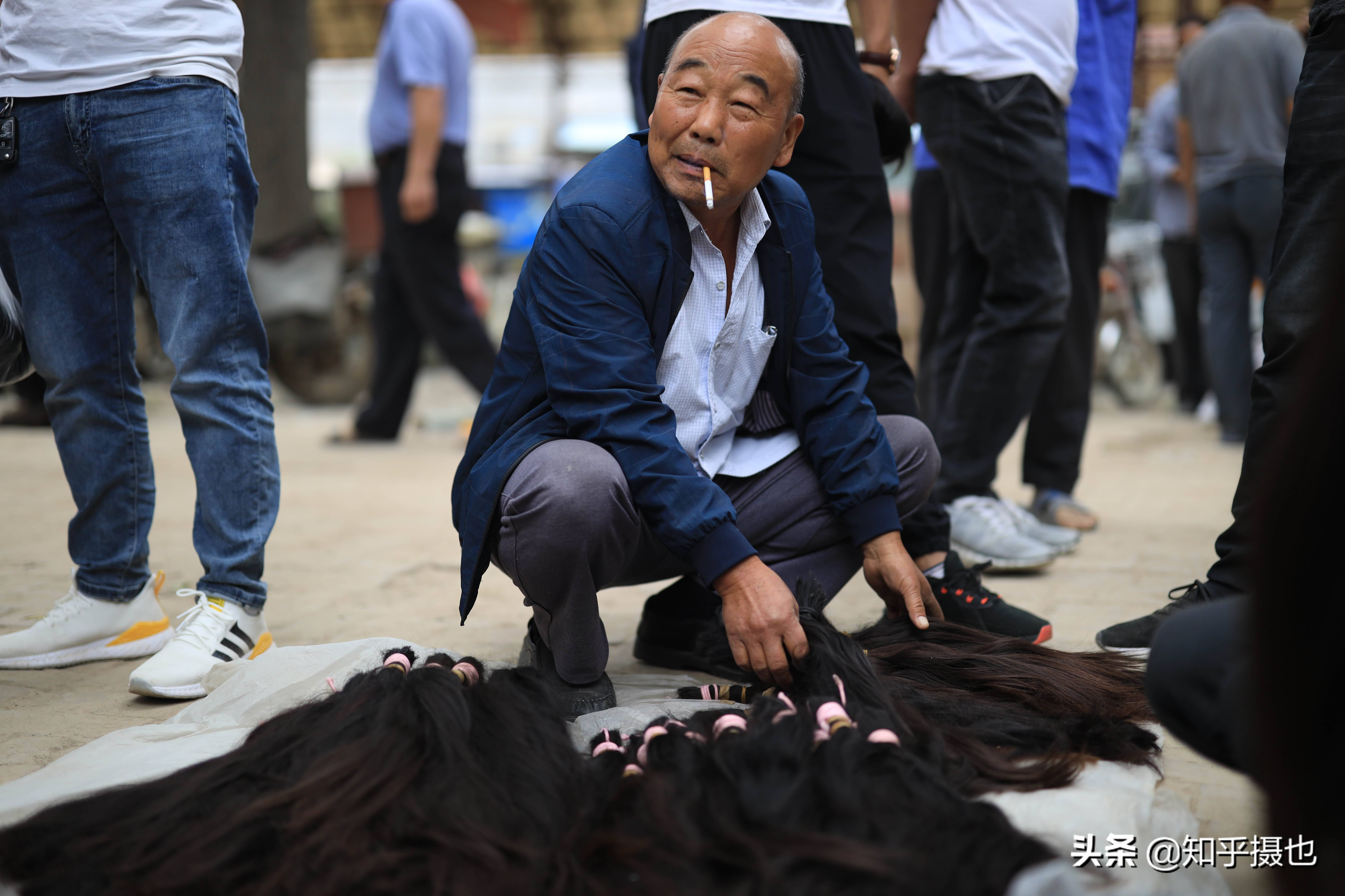 “中国发都”鄄城，最原始的地摊式买卖，简单直接效率快