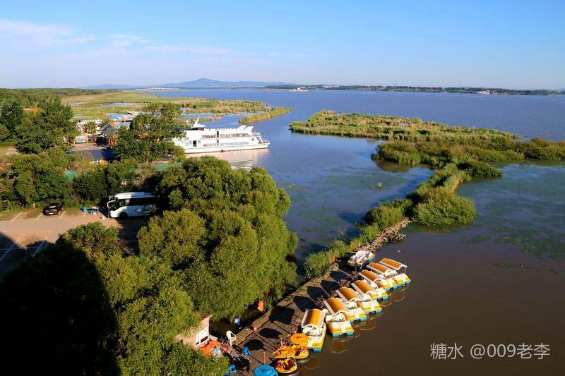 密山市东南中俄边境，有这么一个湖，景色浑然天成