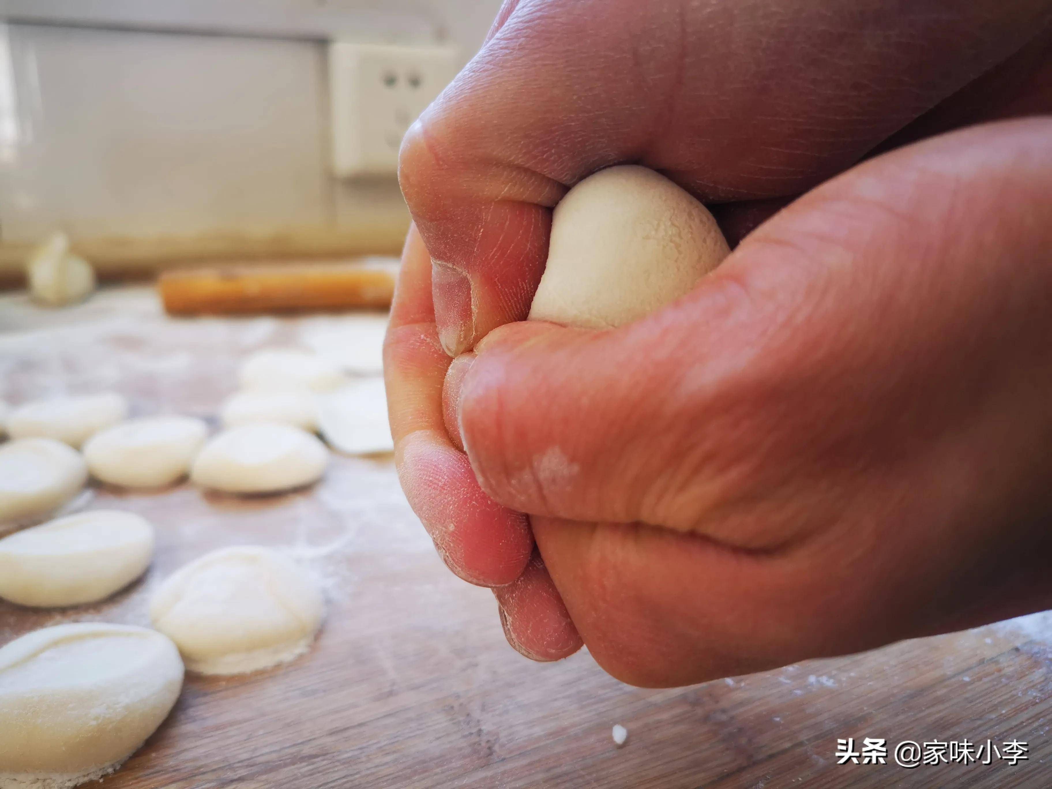 蒸饺，和面用冷水还是热水？记住这3点，不粘不烂，放凉都不硬