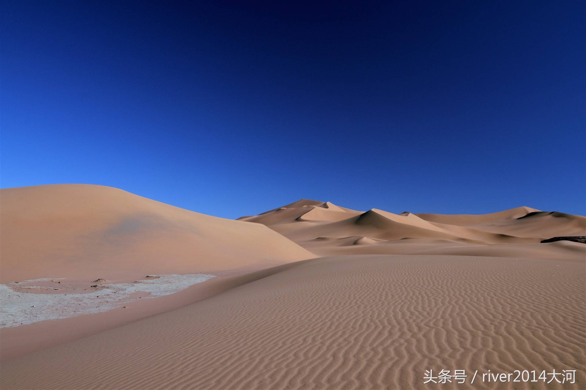 世界上最大的沙漠，跟美国面积差不多大，已是旅游景点