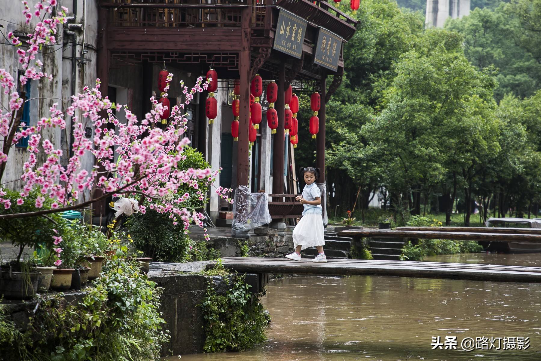 江西婺源有座古村，名字俗气带“坑”，风景却堪比江南乌镇