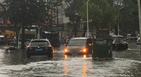 下暴雨车放在车库还是在外面3