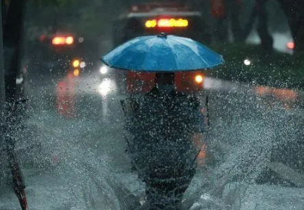 暴雨是不是下一会就停了3