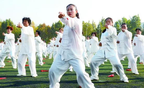 老年人热衷打太极拳健身 常打太极拳对老人的9大好处