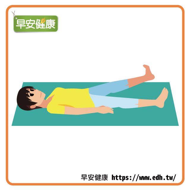强化腰部的躺着勾脚抬腿运动