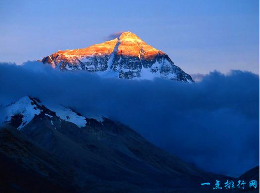 世界上最高的山峰 珠穆朗玛峰海拔8844.43米