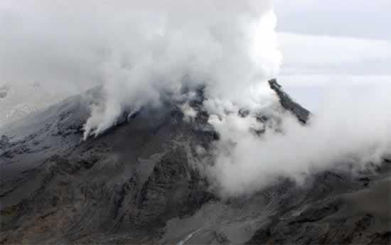 沉睡112年的哥伦比亚卡卡瓜尔火山再次猛烈喷发