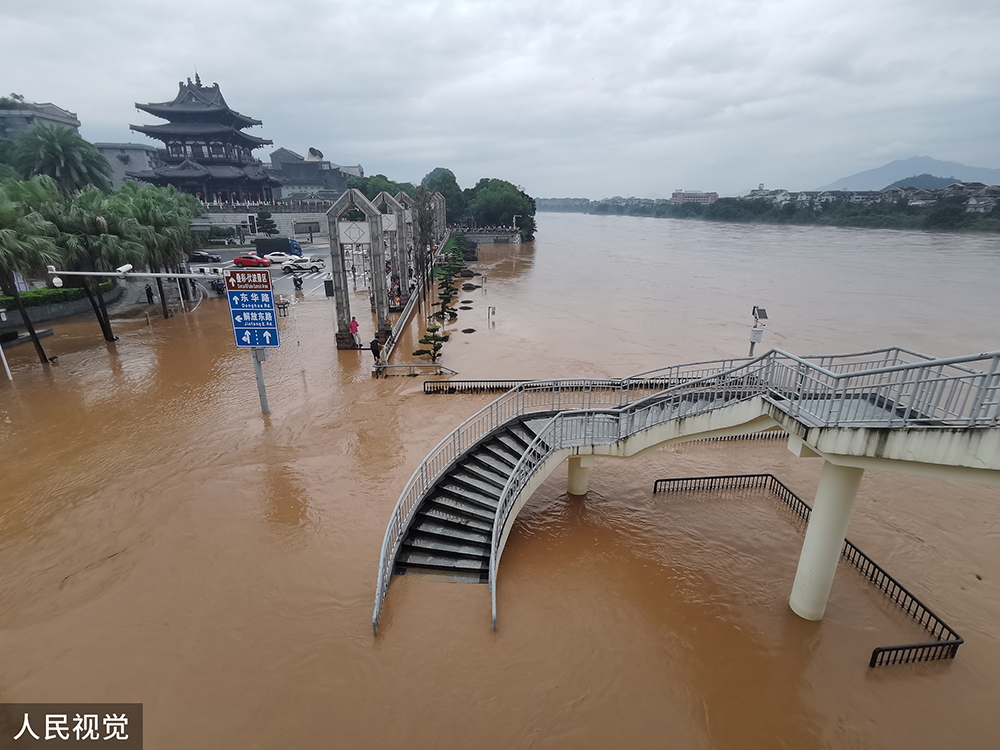 2022年6月19日，广西桂林市，漓江水位迅速上涨。李凯/人民视觉 图