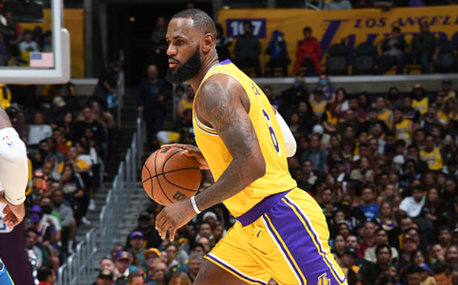 詹姆斯总得分篮板助攻最新数据 詹姆斯连续得25分