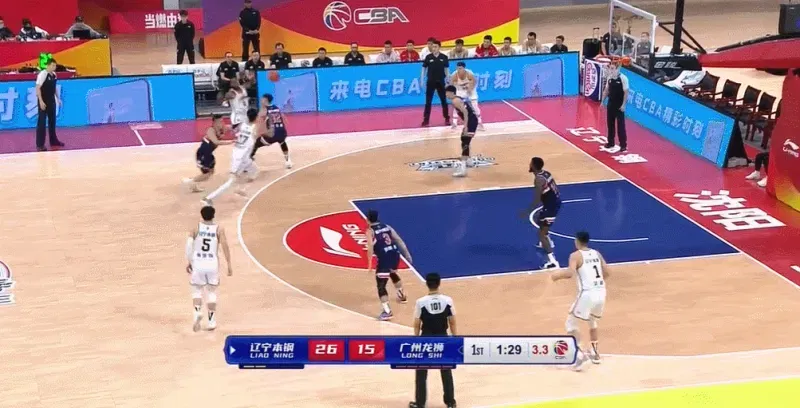 媒体人:刘雁宇后脑勺摔倒在地上,队医应急处理后苏醒