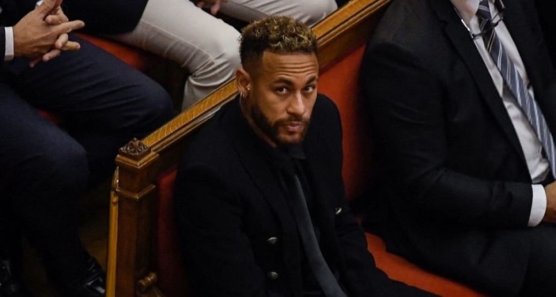 内马尔回到巴萨 内马尔2013年转会巴萨