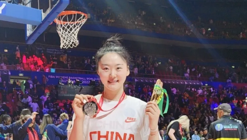 武桐桐自宣伤情:疑似前叉韧带断裂和半月板损伤