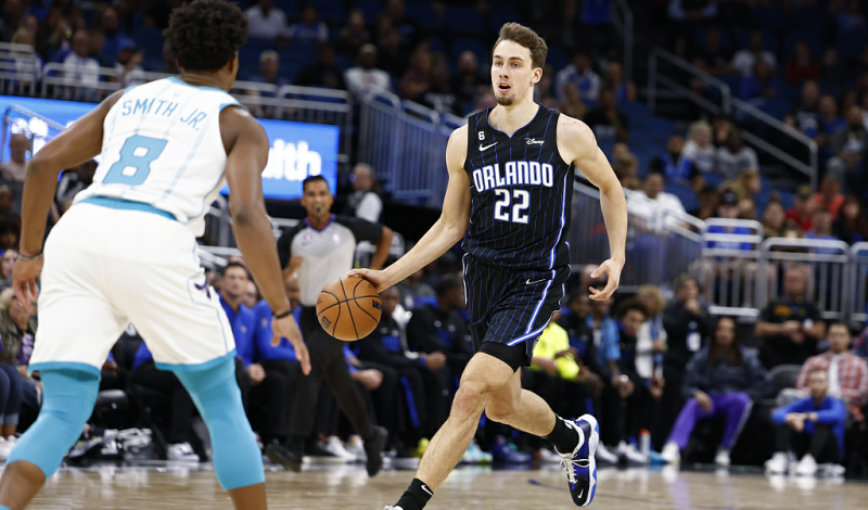 湖人输给国王 湖人客场击败魔术