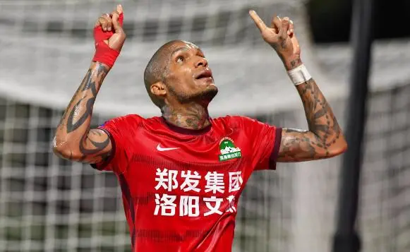 足协重罚飞踹球员