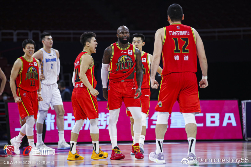 琼斯:我喜欢现在的对抗性,我爱这样的比赛