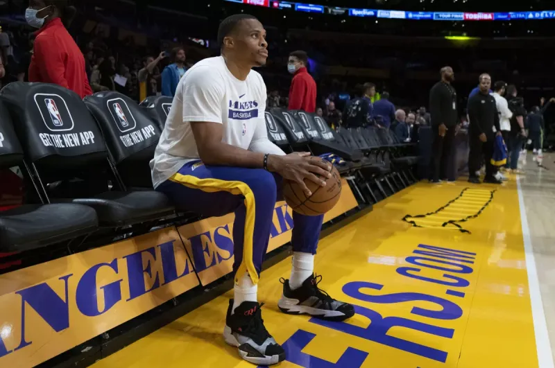 威少为什么不打小前锋 哈登替补出场