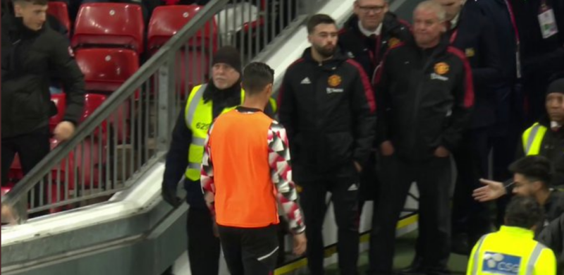 滕哈格谈c罗提前离场:明天会处理这件事,现在先庆祝胜利