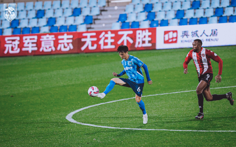 复籍球员杨明洋:狼队的场地根本没办法和大连赛区的相比较