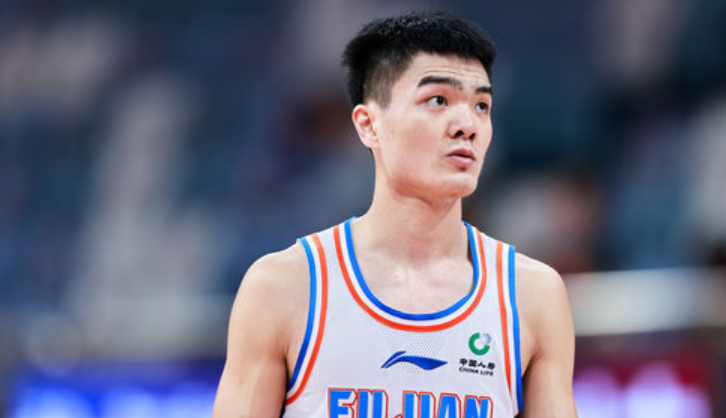 助攻平本赛季单场新高!黎伊扬砍下18分3板16助4断