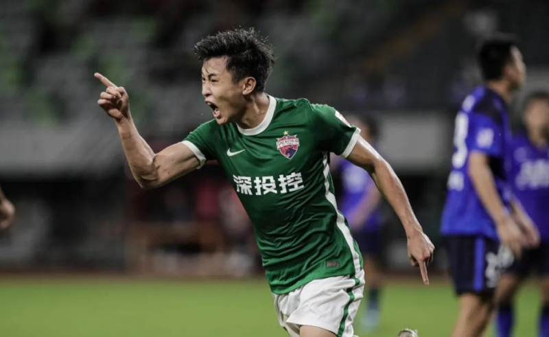 足球报:戴伟浚初步诊断为左肩受伤,明天拍核磁共振确诊