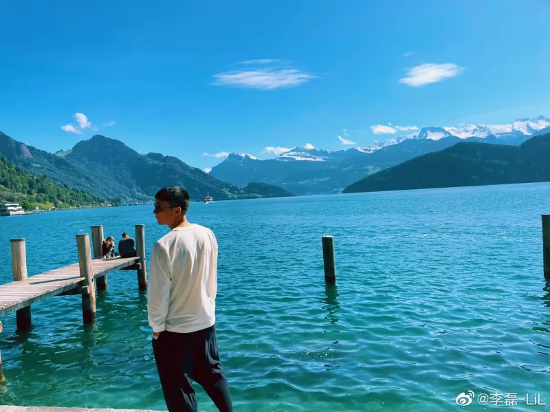思念家人?李磊晒照:一个人的时候,老了,然后就疯了