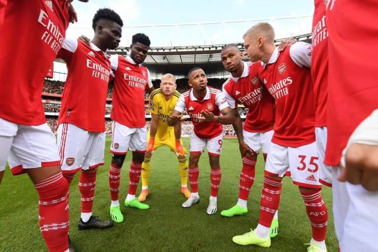 ta:阿尔特塔用赛间暂停1对1和球员沟通,扎卡是他的传声筒