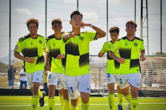 何小珂:希望23岁左右能去五大联赛,哪怕是西乙都行