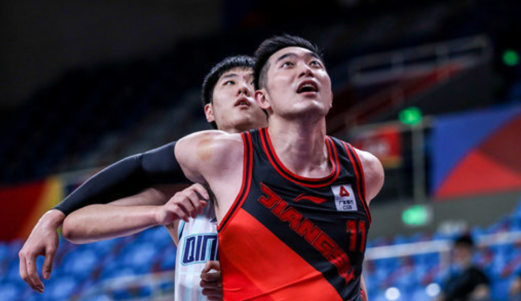 吴冠希扣篮,53分32篮板14助攻11抢断24盖帽,1分2篮板3助攻4抢断5盖帽6犯规