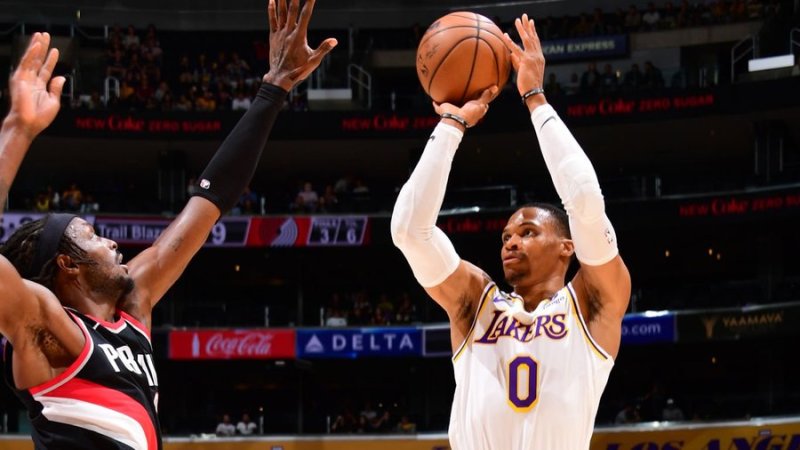 湖人遭26分大逆转 威少三双+被驱逐 威少打湖人数据