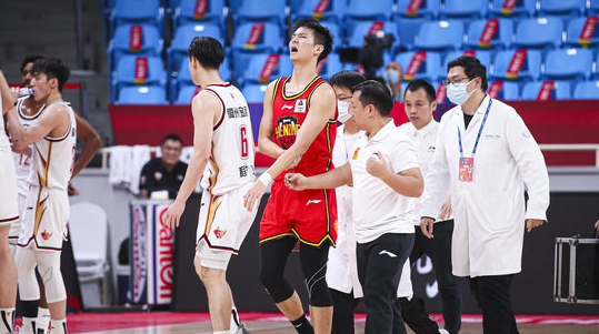 孙浩钦左肘关节脱位,肘关节骨折,预计康复时间6