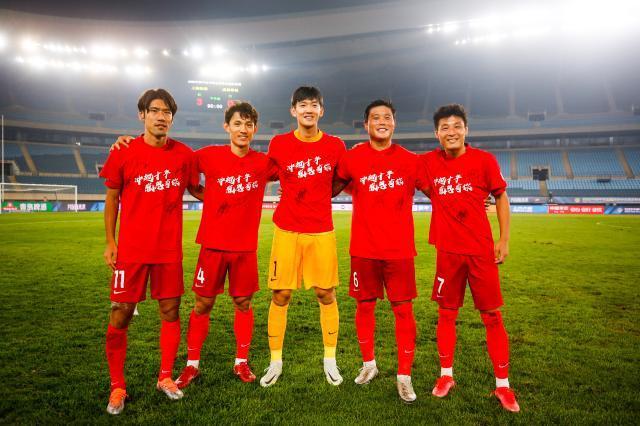 体坛:颜骏凌12强赛曾强忍小拇指骨折伤痛,多次带伤出战