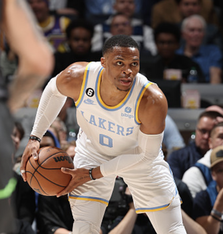 威斯布鲁克三分,威斯布鲁克27秒12分,威斯布鲁克几次得分王,威斯布鲁克三分绝杀