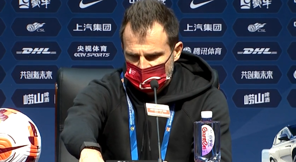 莱万:球队每个人都很享受比赛