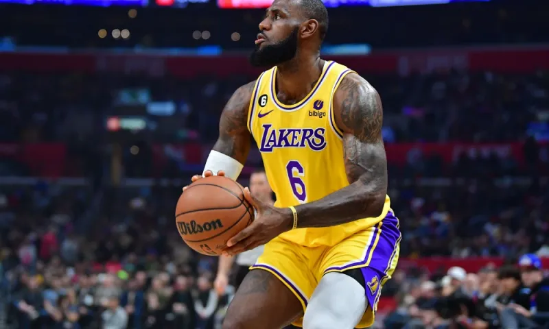 詹姆斯:是罢赛不是推迟,杜锋和詹姆斯